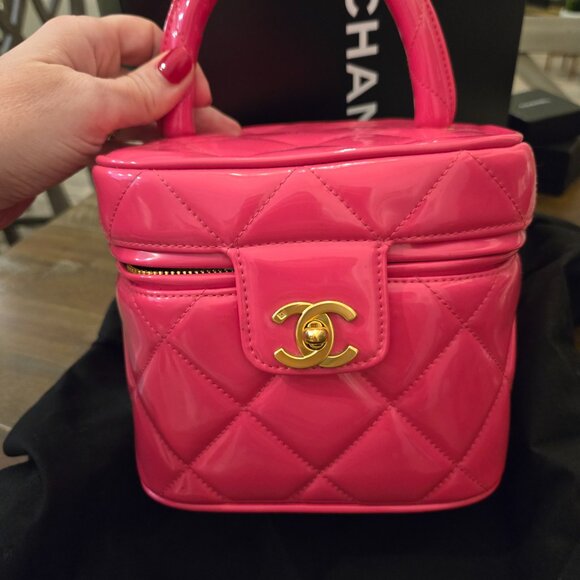 Chanel Barbie Heart Vanity Bag - Picture 3 of 12